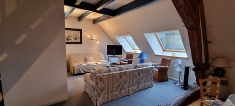 TV and multimedia, Seating area