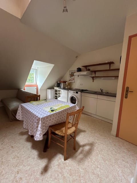 Coffee/tea facilities, Dining area, pet friendly, stove, toaster