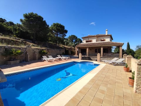 Property building, Swimming pool, sunbed