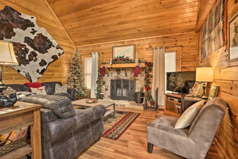 Smoky Mountains Cabin Less Than 1 Mi to Douglas Lake Cabin in Douglas Lake