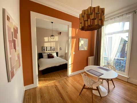 Photo of the whole room, Decorative detail, Dining area
