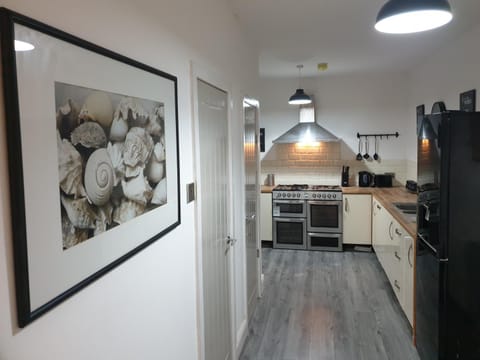 Stunning 5 bed house, 2 mins to beach and town, with free parking House in Blackpool