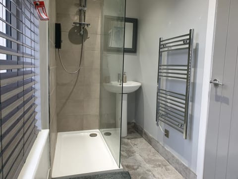 Stunning 5 bed house, 2 mins to beach and town, with free parking House in Blackpool