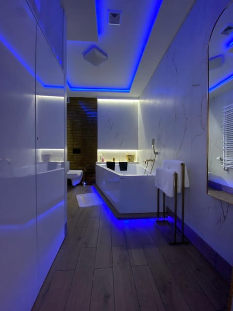 Bathroom, Drinks, Alcoholic drinks, Bath, heating