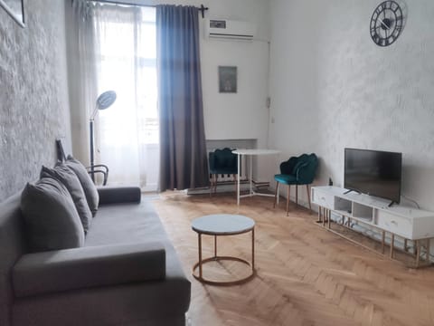 Communal lounge/ TV room, TV and multimedia, Seating area