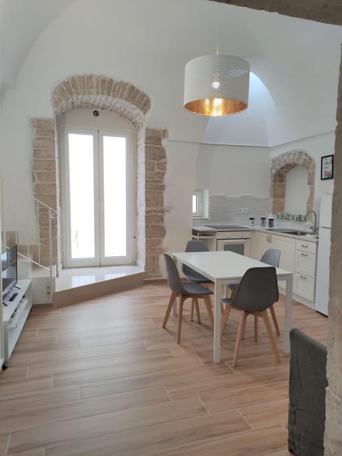 Kitchen or kitchenette, Dining area, pet friendly, stove