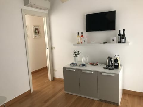 Communal lounge/ TV room, TV and multimedia, Coffee/tea facilities, Breakfast