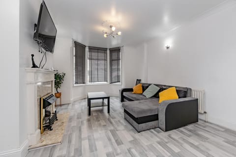 The White Rose Crown, Free Parking & Wifi, 10beds House in Colchester