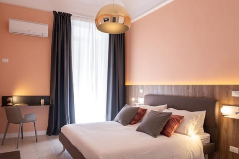 Bed, Photo of the whole room, Seating area, Bedroom, air conditioner