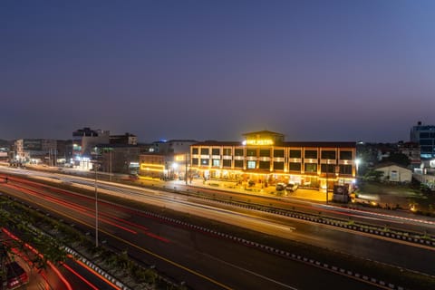 Property building, Night, City view, Location