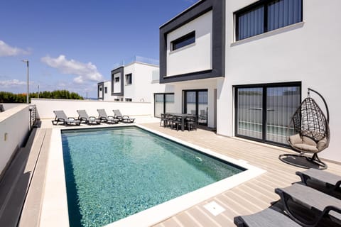 Property building, Swimming pool, Swimming pool