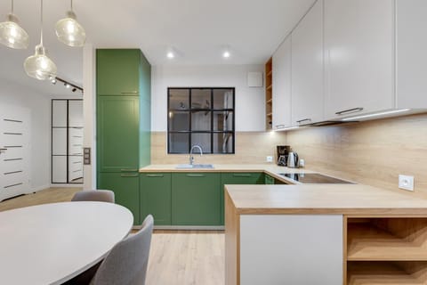 Kitchen or kitchenette, Dining area, dishwasher