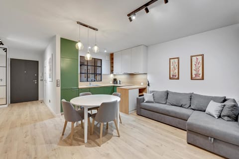 Kitchen or kitchenette, Living room, Seating area, Dining area, dishwasher