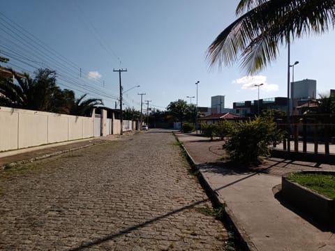Casa conceito aberto aconchegante, perto de tudo e com garagem 64m2 House in São Pedro da Aldeia