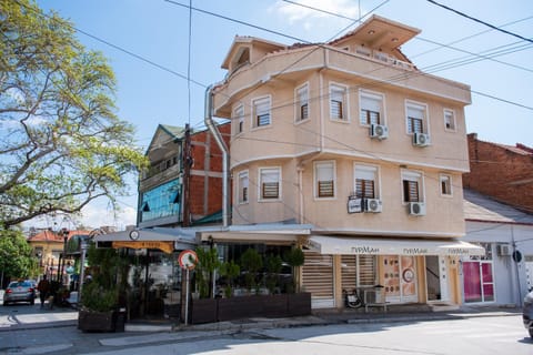 Day, Neighbourhood, Street view, Location