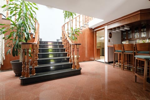 Senda Stays Coyoacan - 6BR Casa and Garden Steps from Frida Kahlo House in Mexico City