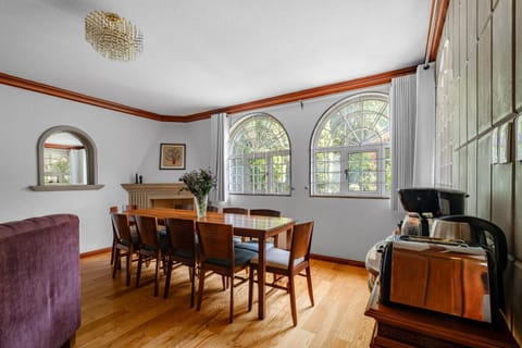 Senda Stays Coyoacan - 6BR Casa and Garden Steps from Frida Kahlo House in Mexico City