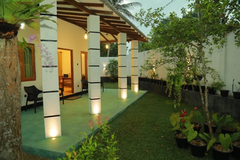 Property building, Facade/entrance, Garden