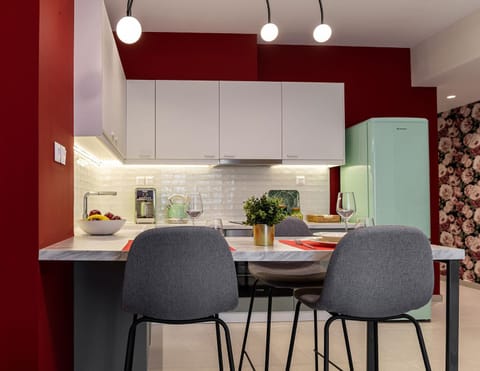 Kitchen or kitchenette, Dining area