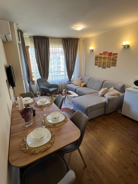 TV and multimedia, Living room, Dining area, internet, air conditioner
