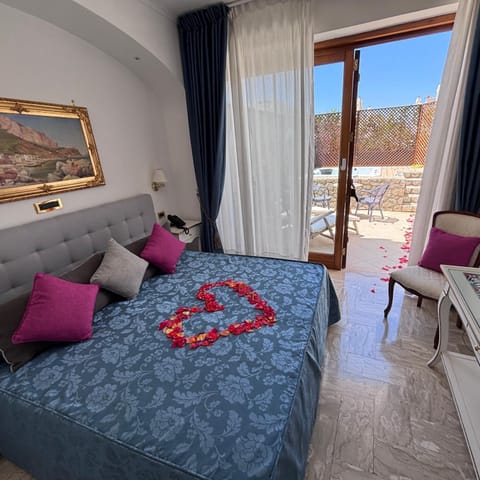 Bed, Balcony/Terrace, Bedroom