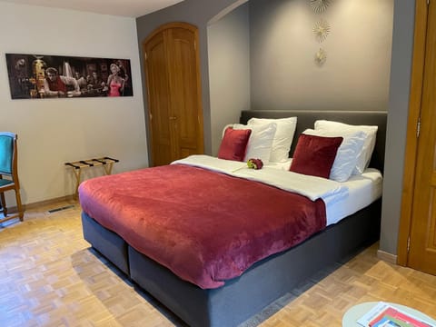 Bed, Photo of the whole room, Bedroom, wardrobe