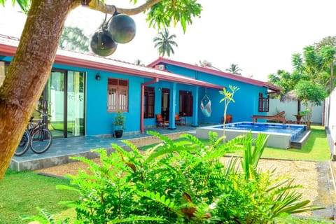 Property building, Facade/entrance, Garden
