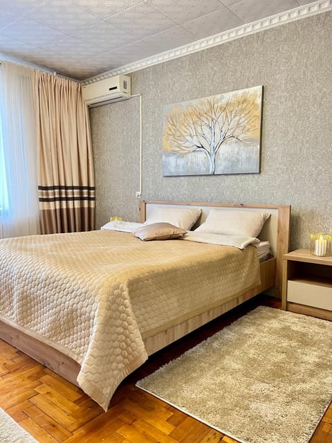 Bed, Bedroom, air conditioner