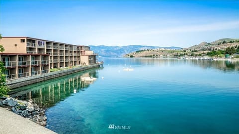 Grandview Lake Chelan- Waterfront View, Pool, Hot tub, Golf, 1 Min To Downtown Apartment hotel in Chelan (In Town)