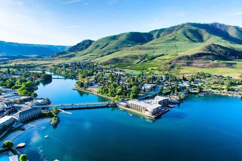 Grandview Lake Chelan- Waterfront View, Pool, Hot tub, Golf, 1 Min To Downtown Apartment hotel in Chelan (In Town)