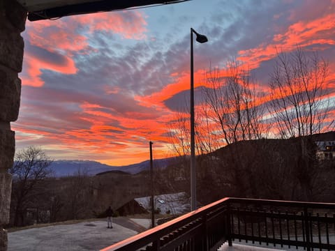 Natural landscape, View (from property/room), Balcony/Terrace, Balcony/Terrace, Mountain view, Sunset