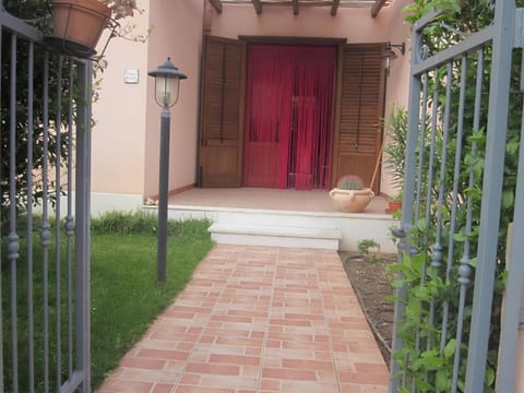 Facade/entrance