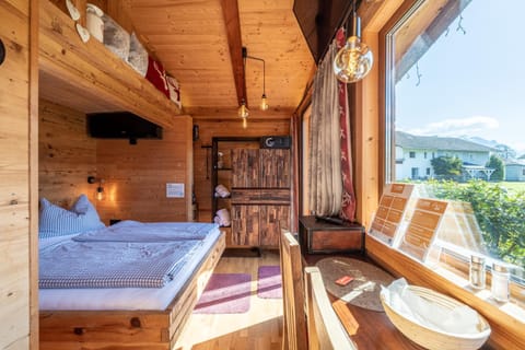 Bed, TV and multimedia, View (from property/room), Evening entertainment, Bedroom, Mountain view, towels