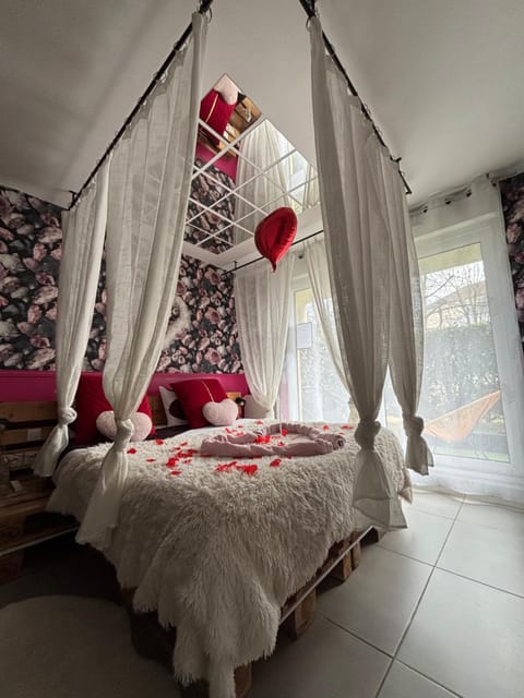 Romantisme et glamour 2 avec spa , clim et jardin Apartment in Dijon