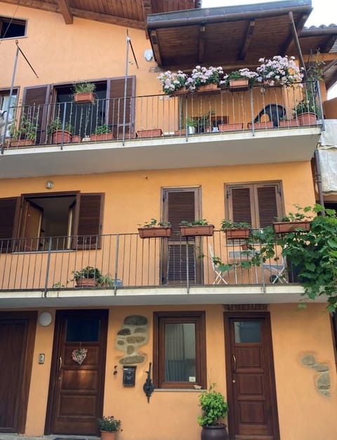 Property building, Facade/entrance, Balcony/Terrace