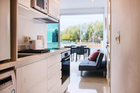 Kitchen or kitchenette, minibar, pet friendly, stove, washing machine
