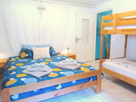 Bed, Photo of the whole room, Bedroom, bunk bed, towels