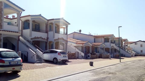 Property building, Neighbourhood