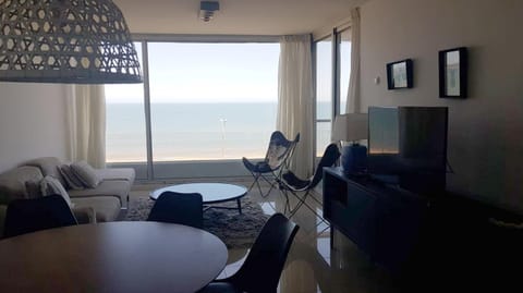 TV and multimedia, Living room, Seating area, Dining area, Sea view