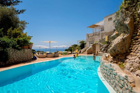 Solarium, Pool view, Swimming pool, sunbed