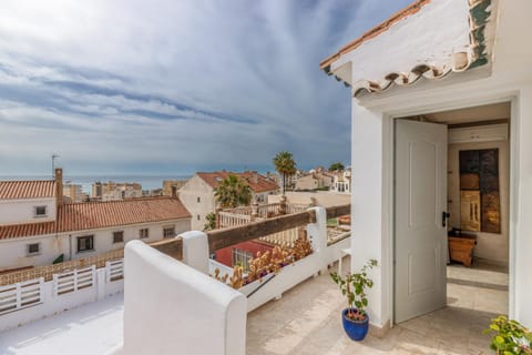 Property building, Balcony/Terrace, Sea view