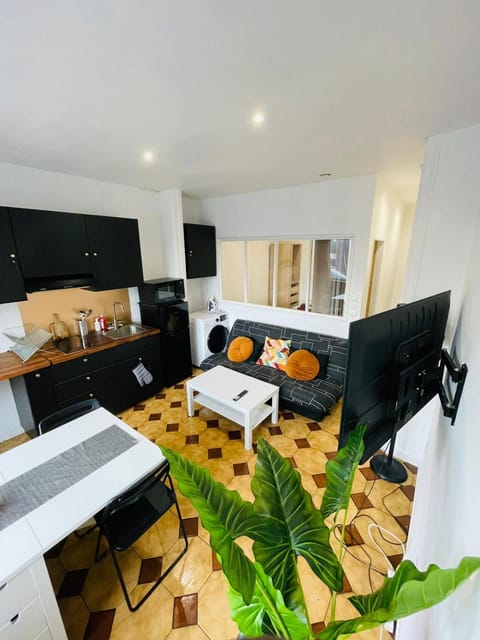 Communal lounge/ TV room, TV and multimedia, Kitchen or kitchenette, Living room, Seating area, minibar