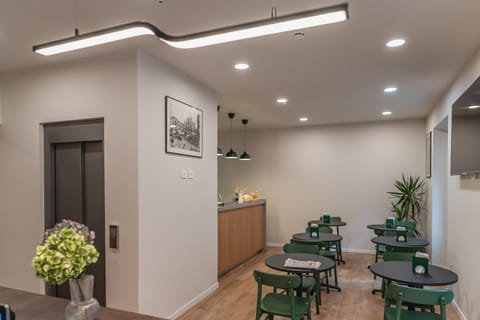 Lobby or reception, Lounge or bar, elevator
