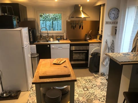 dishwasher, minibar, oven, pet friendly, stove