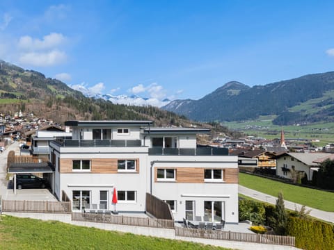 Property building, Natural landscape, Garden, Balcony/Terrace, City view, Mountain view, Parking