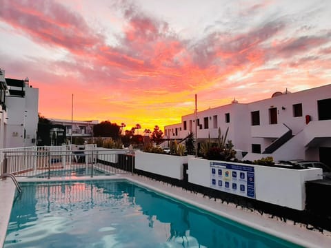 Property building, Day, Natural landscape, Pool view, Swimming pool, Sunset, sunbed