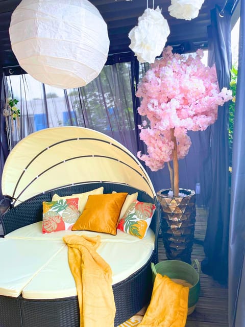 Patio, Decorative detail, furniture