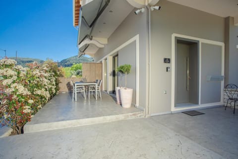 Balcony/Terrace, Mountain view