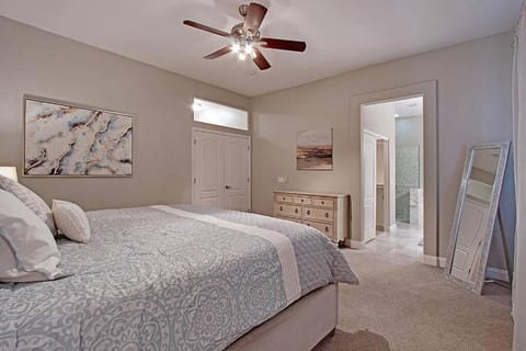 Bed, Photo of the whole room, Bedroom, fireplace