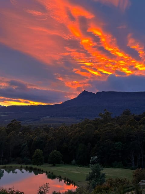 Nearby landmark, Natural landscape, Sunrise